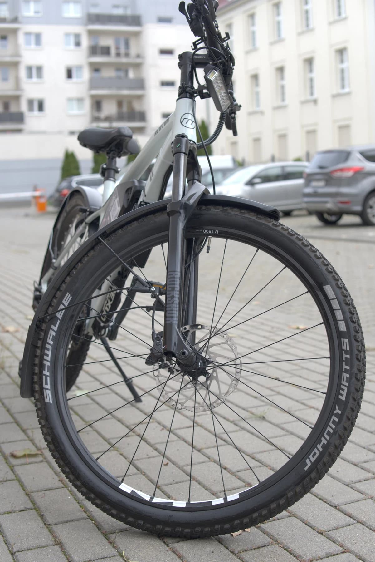 Front wheel and suspension of a Romden Bike